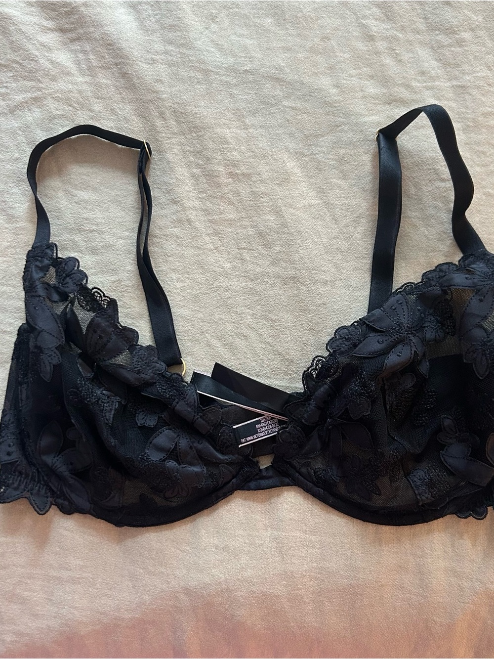Victoria’s Secret Lace Underwire Bra in Black